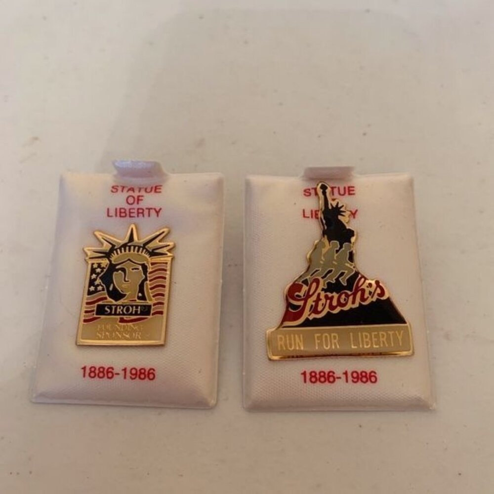 2 Vintage Stroh's hat lapel pins Run For Liberty Statue 1986 Beer Company NEW